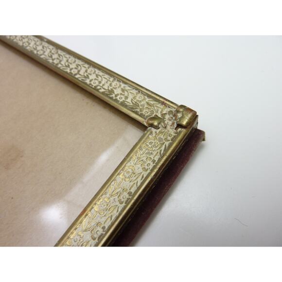 Vintage Gold Tone Picture Frame Standing Desk Frame Flower Edge 10" x 8" - Picture 3 of 5